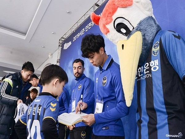 Công Phượng làm “nóng” K-League