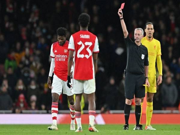 Bóng đá Anh chiều 21/1: Số thẻ đỏ của Arsenal tăng báo động