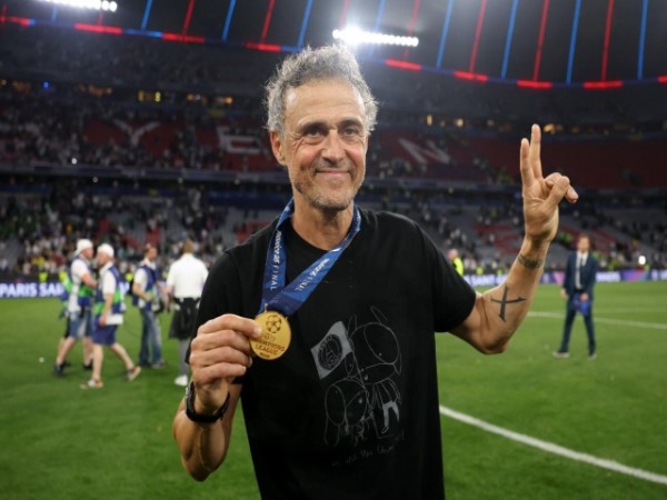 Tại sao Arsenal không được Enrique “điểm danh”?