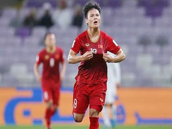 Nguyễn Quang Hải – Siêu phẩm “cầu vồng” vào lưới Malaysia (AFF Cup 2022)
