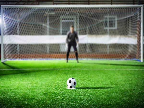 Quy định khi dựng hàng rào đá phạt sân 11 người
