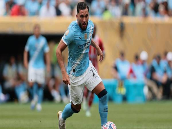 Phong cách chơi bóng nổi bật của Rayan Cherki