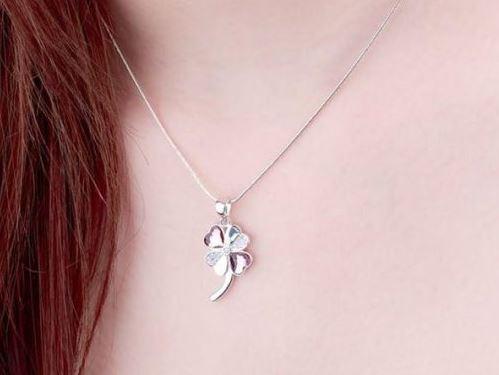 Giải mã chi tiết giấc mơ thấy dây chuyền bạc