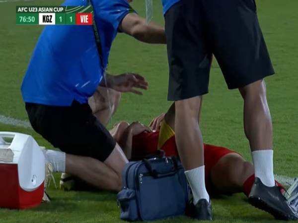 Bóng đá VN: HLV Kim Sang Sik gặp khó về mặt nhân sự