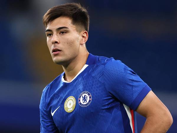 Tin Chelsea: Aaron Anselmino trở lại Stamford Bridge