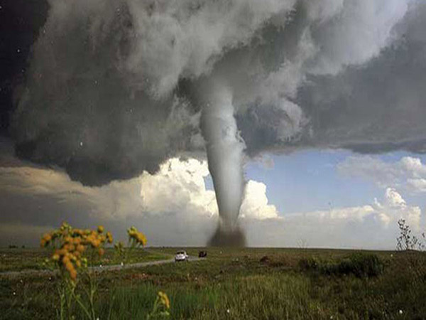 Mộng thấy lốc xoáy cuốn bay nhà cửa, tài sản