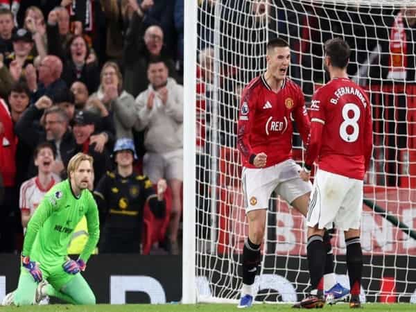 Thiago bỏ lỡ hat-trick khó tin, Brentford trả giá đắt